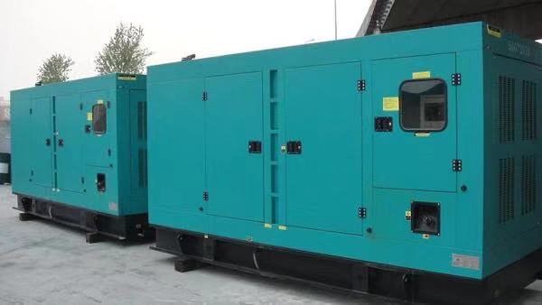 新疆康明斯400kw大型柴油二手发电机组